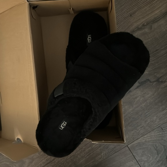 UGG slippers- BLACK - Picture 1 of 4